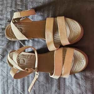 Crocs Womens Leigh Ankle strap wedges